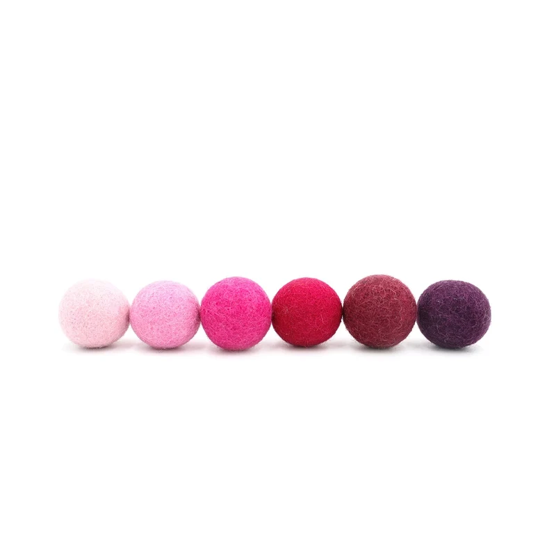 MAGIC MAGENTA Filzbälle