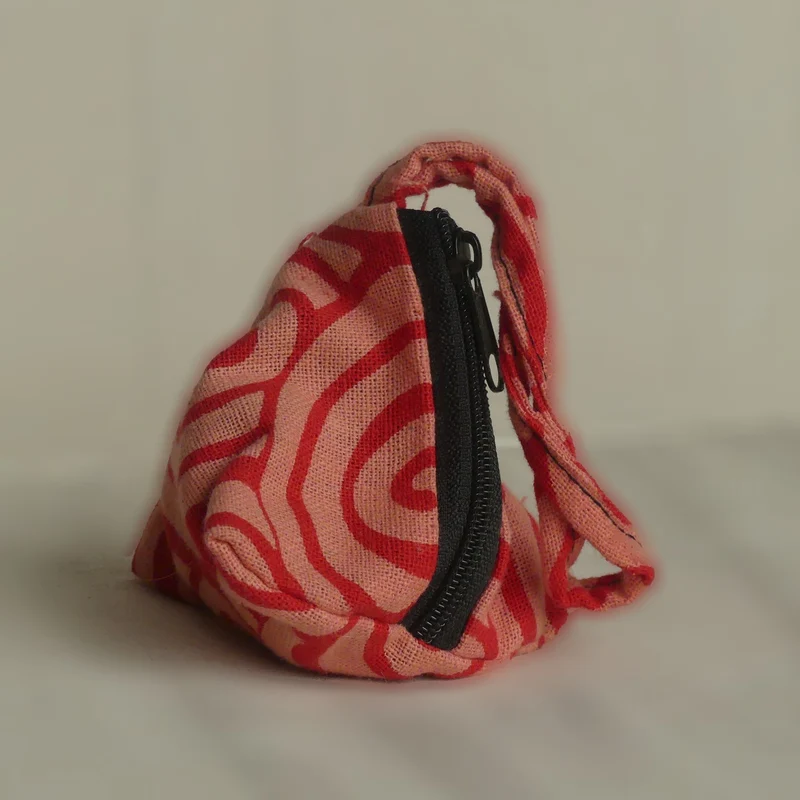 Pochette triangulaire fait main | rouge claire / rouge