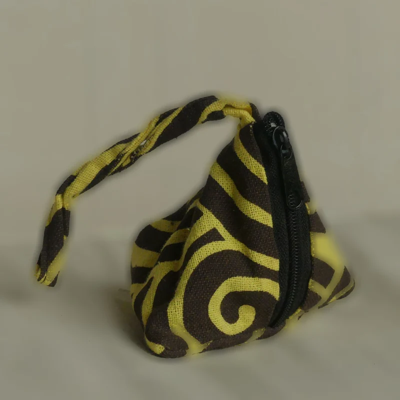 Pochette triangulaire fait main | jaune / marron