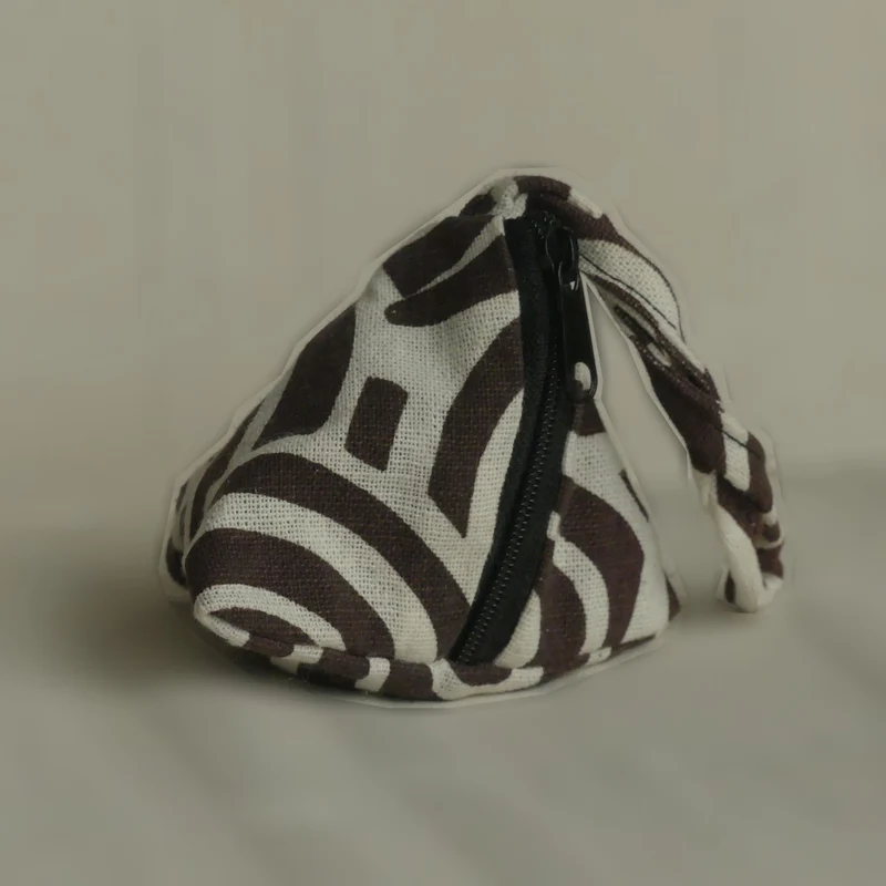 Pochette triangulaire fait main | blanche / marron