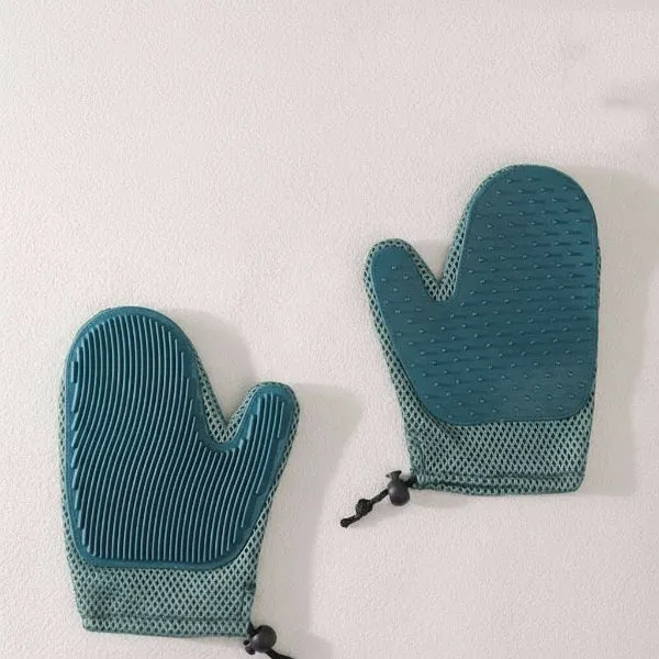 Gant de toilettage en silicone Oscar & Plume : massage doux et retrait des poils morts