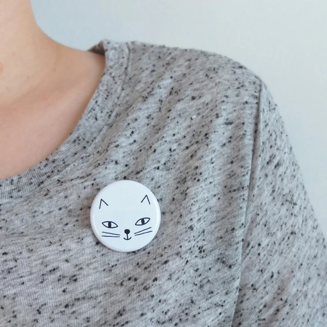 Badge chat blanc